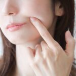 シミとしわ、どっちが老けて見える？
